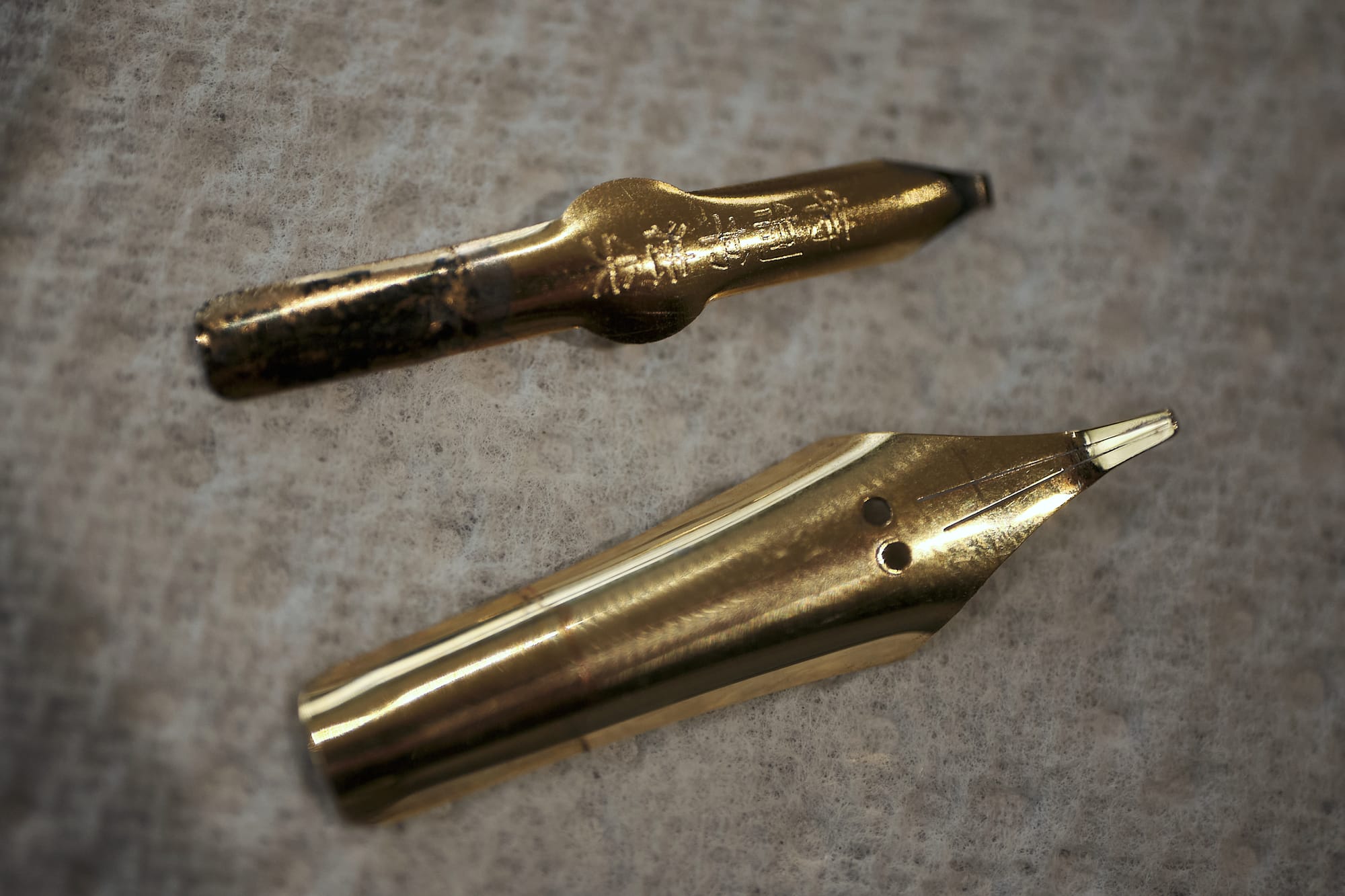 Photo of the nib & overfeed after being removed while cleaning.