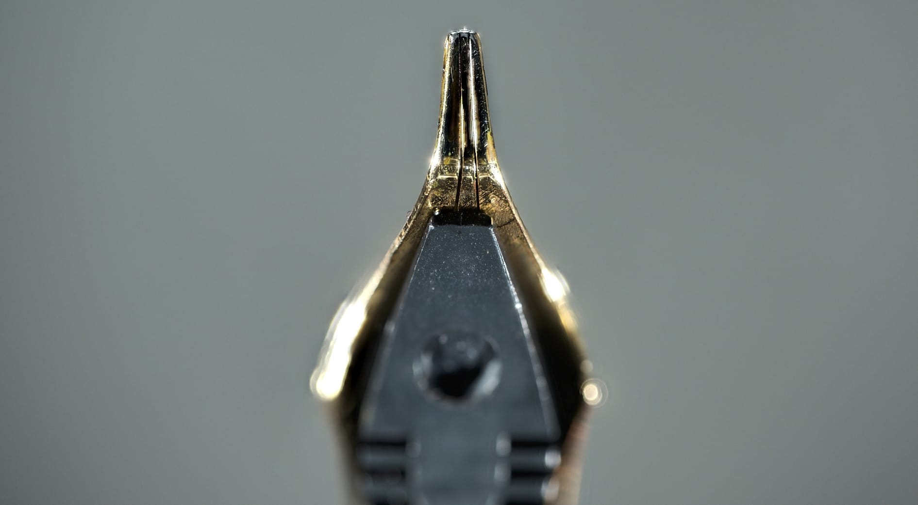 Close up photo of the long tip of the Fude nib.