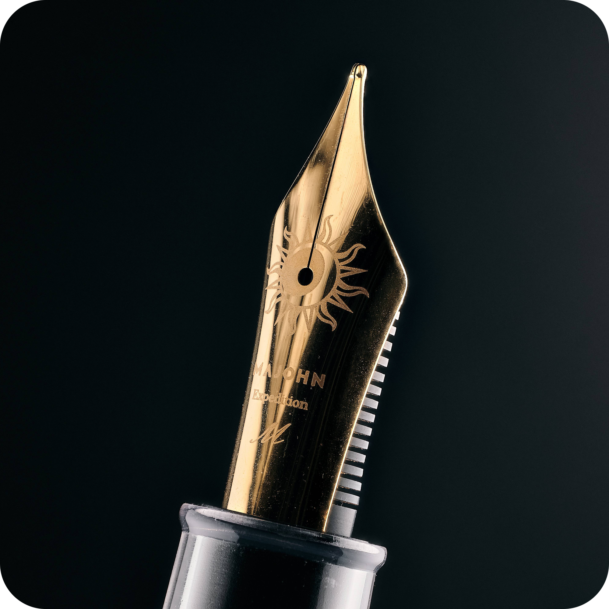 Close up of the gold coloured steel #8 nib of the P140