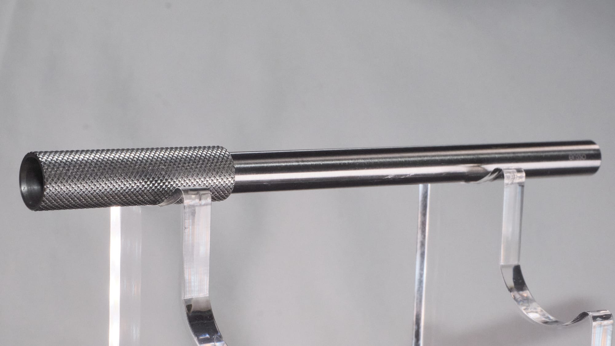 Photo of an Ēnsso UNO XL rollerball pen made from stainless steel, showing the pen with the grip covering the tip.