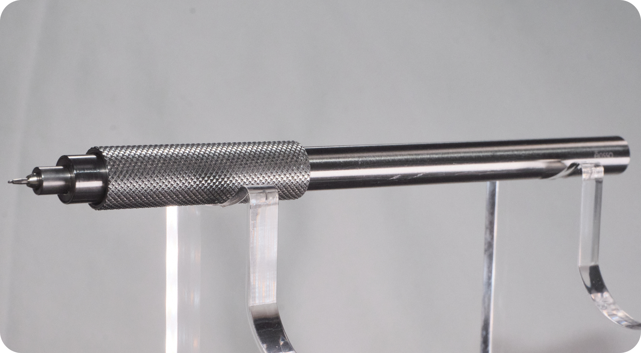 An Ensso Uno XL rollerball pen on an acrylic stand with a light grey background